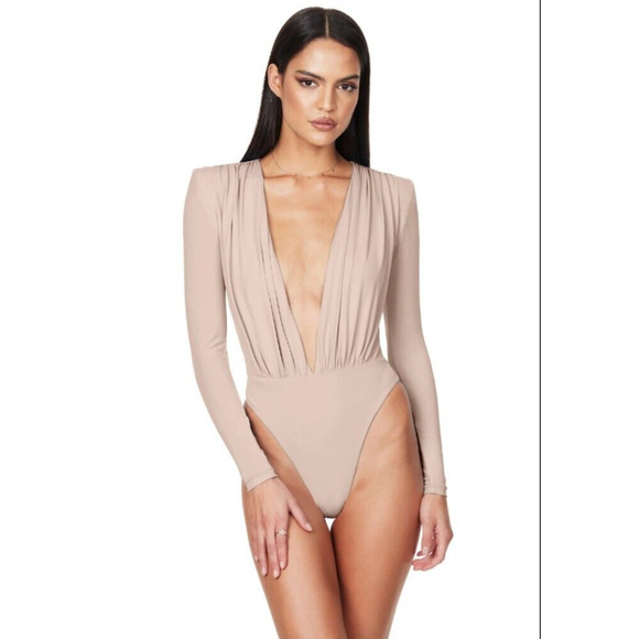 Nookie Dasha Plunge Bodysuit Latte Size XS Shoulder Pads Thong Revolve NBB04 NEW - Picture 2 of 15